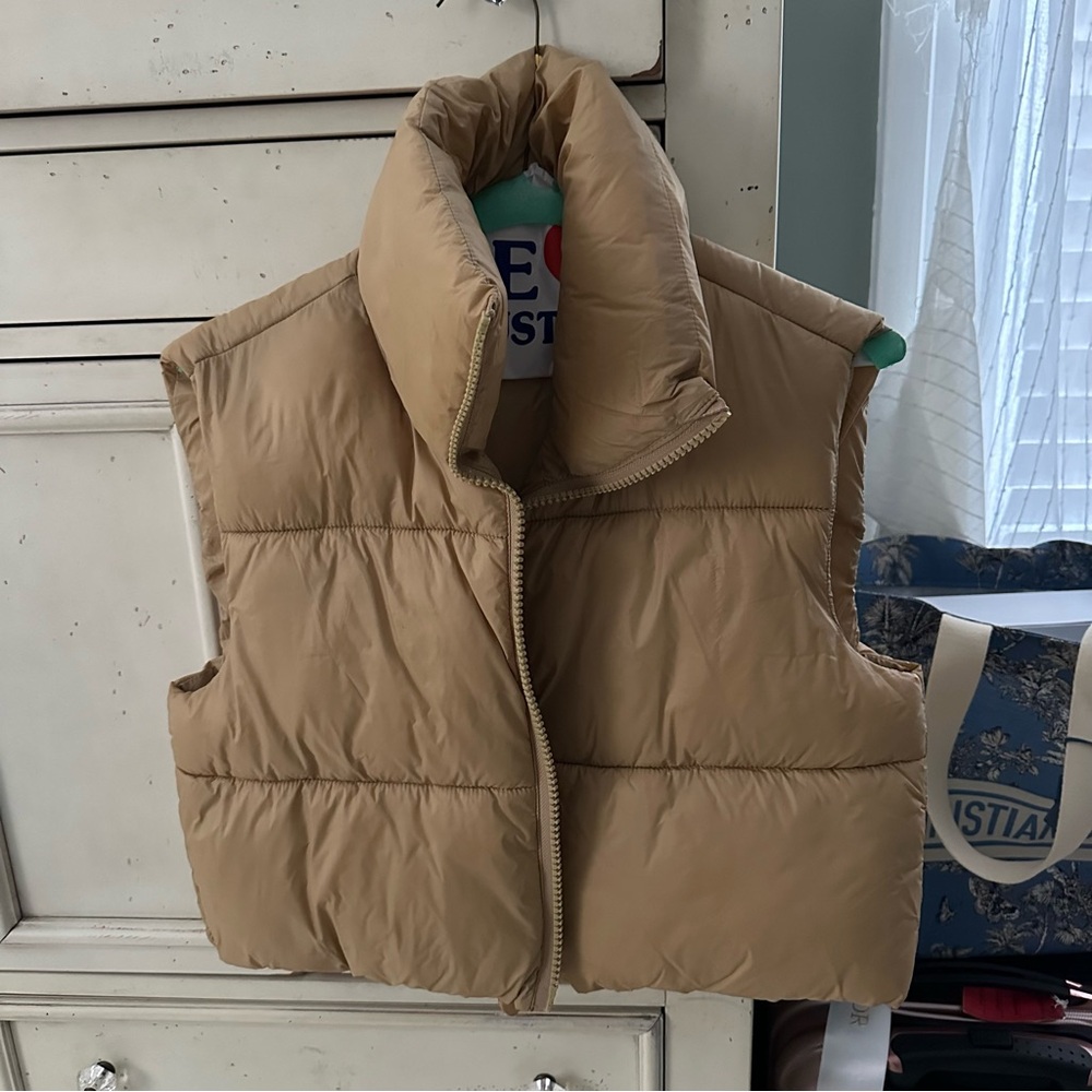 TAN PUFFER VEST